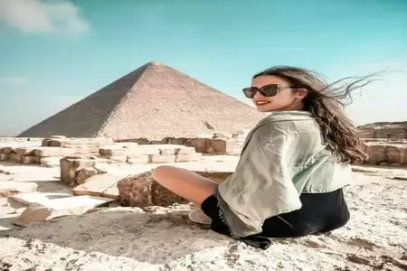 Deluxe tour to Pyramids, The Egyptian Museum, Khan Khalili Bazaar